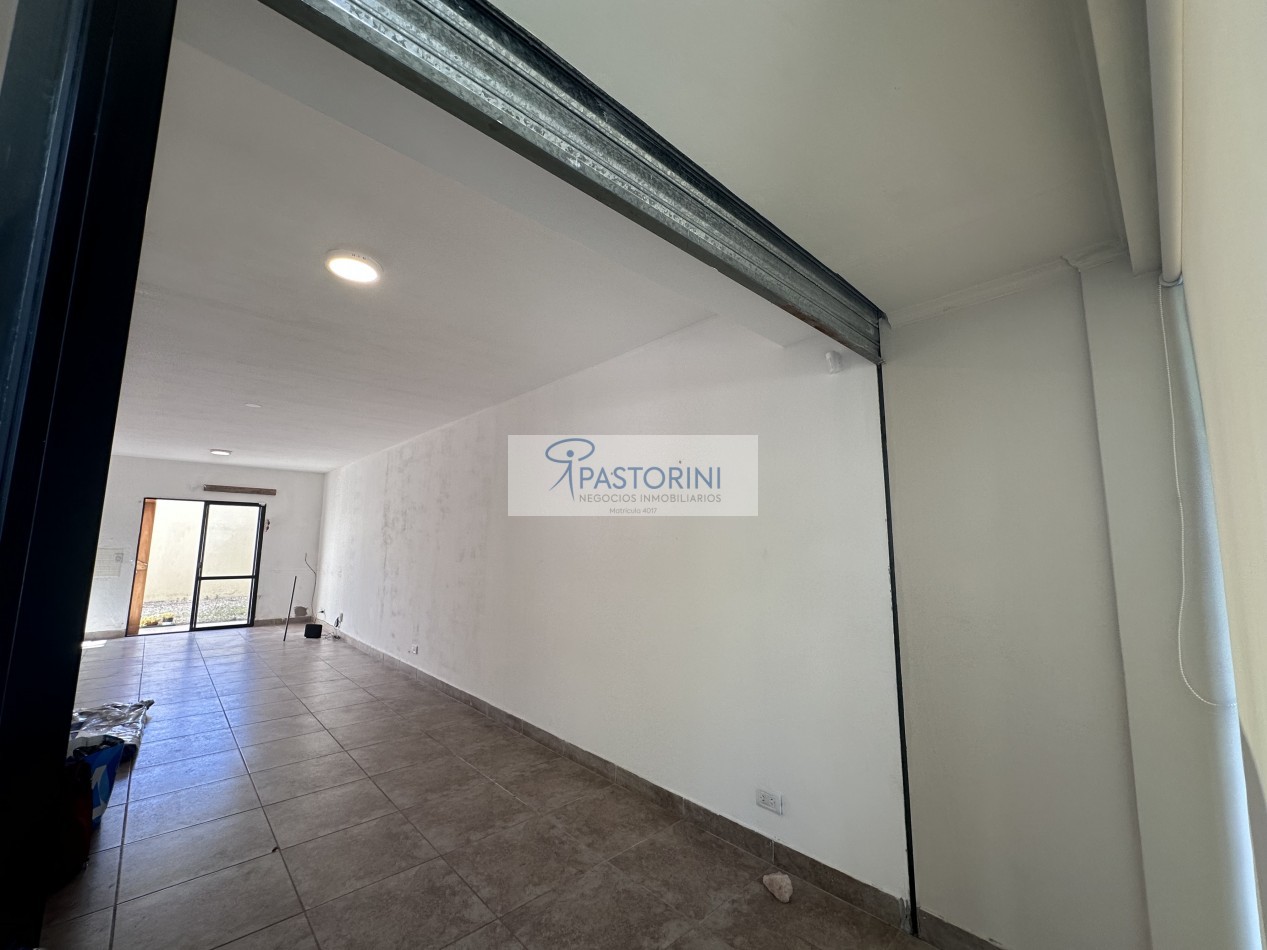 LOCAL impecable en VENTA sobre Av.Libertad