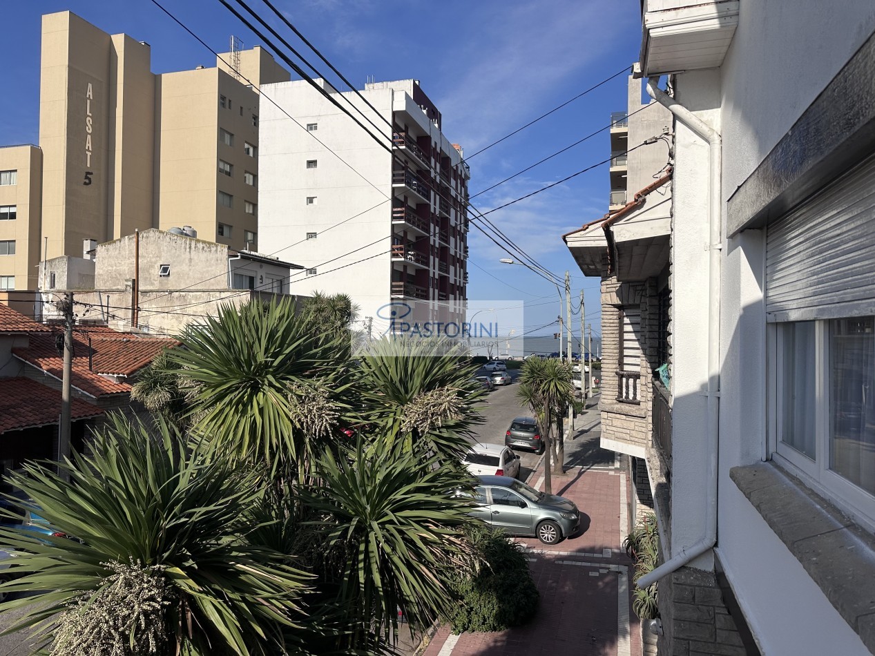 HERMOSA CASA EN BARRIO LA PERLA