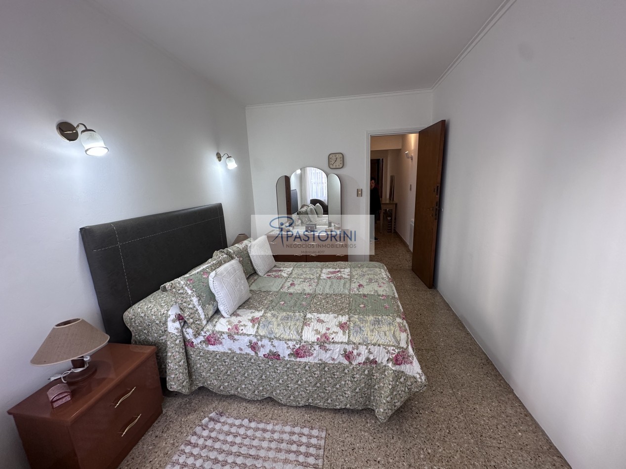 HERMOSA CASA EN BARRIO LA PERLA