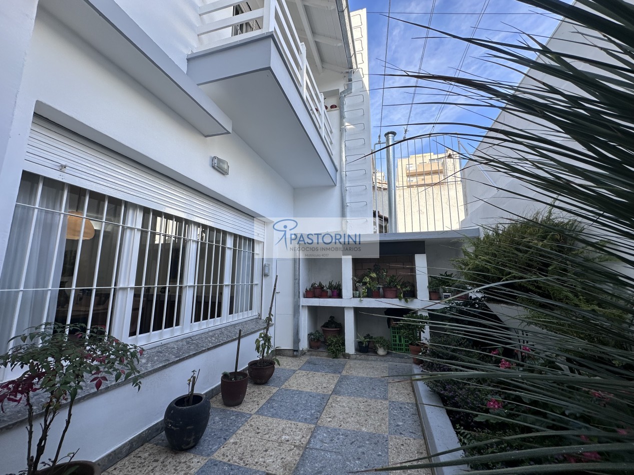 HERMOSA CASA EN BARRIO LA PERLA