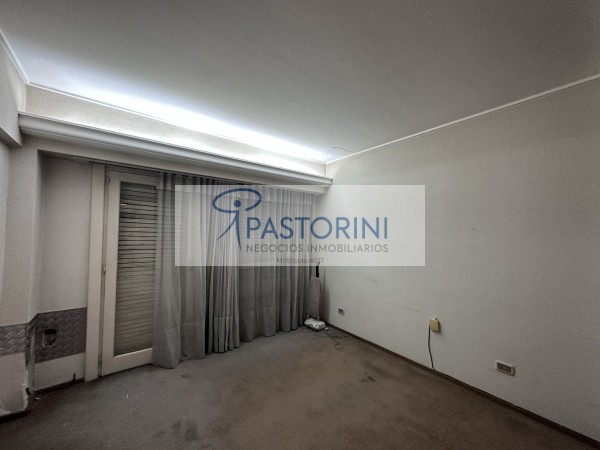 AMPLIO DPTO 3 AMB EN VENTA  + DEPENDENCIA en el CENTRO 