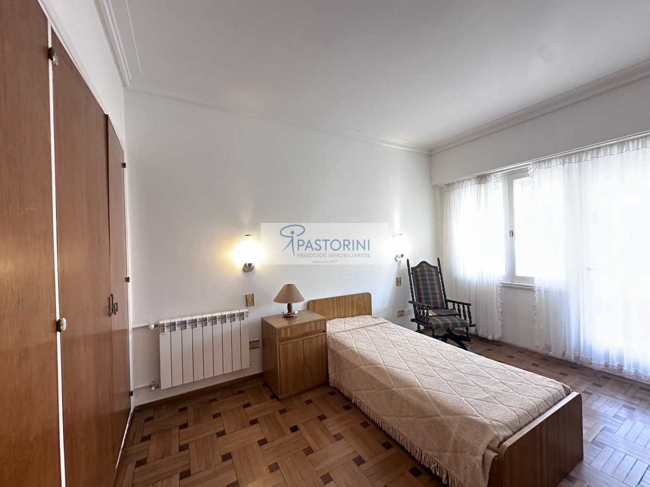 HERMOSA CASA EN BARRIO LA PERLA