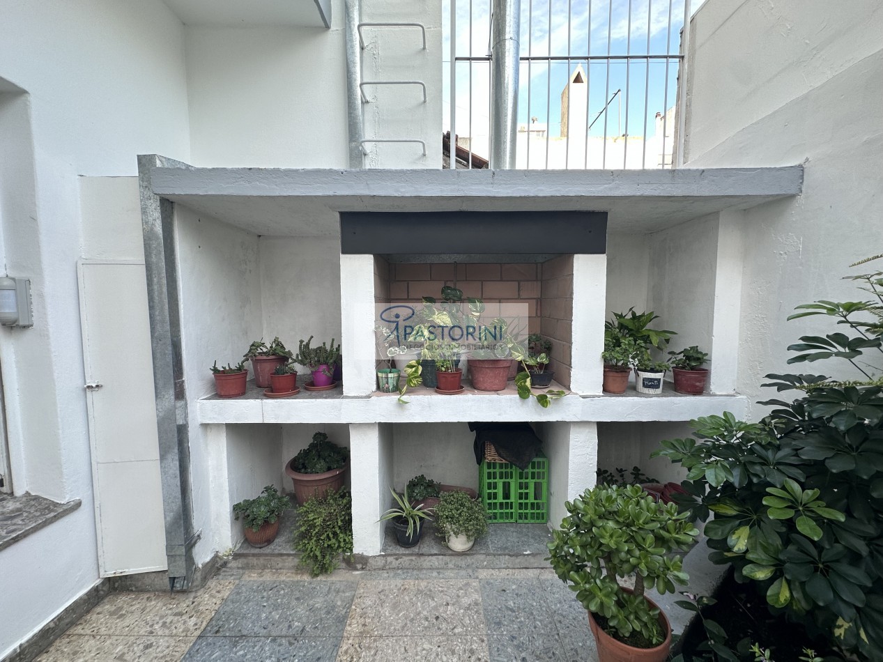 HERMOSA CASA EN BARRIO LA PERLA