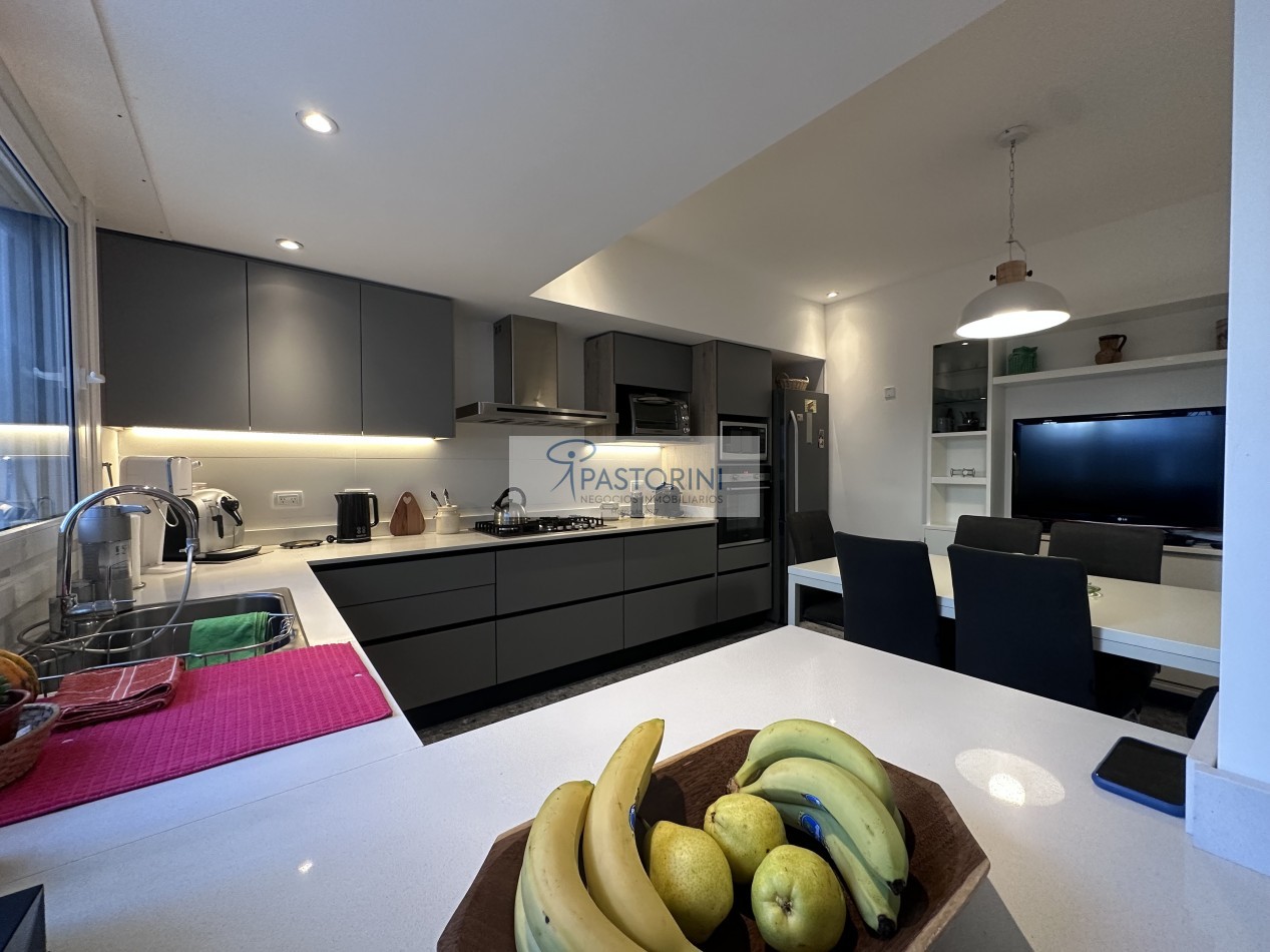 HERMOSA CASA EN BARRIO LA PERLA