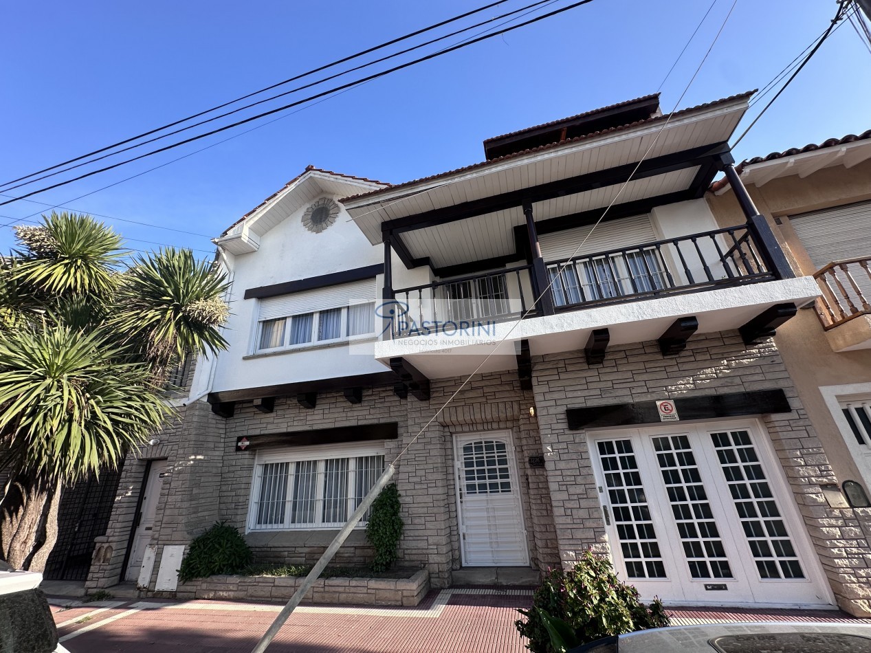 HERMOSA CASA EN BARRIO LA PERLA