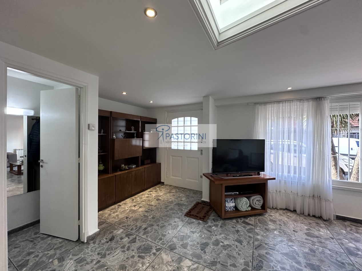 HERMOSA CASA EN BARRIO LA PERLA