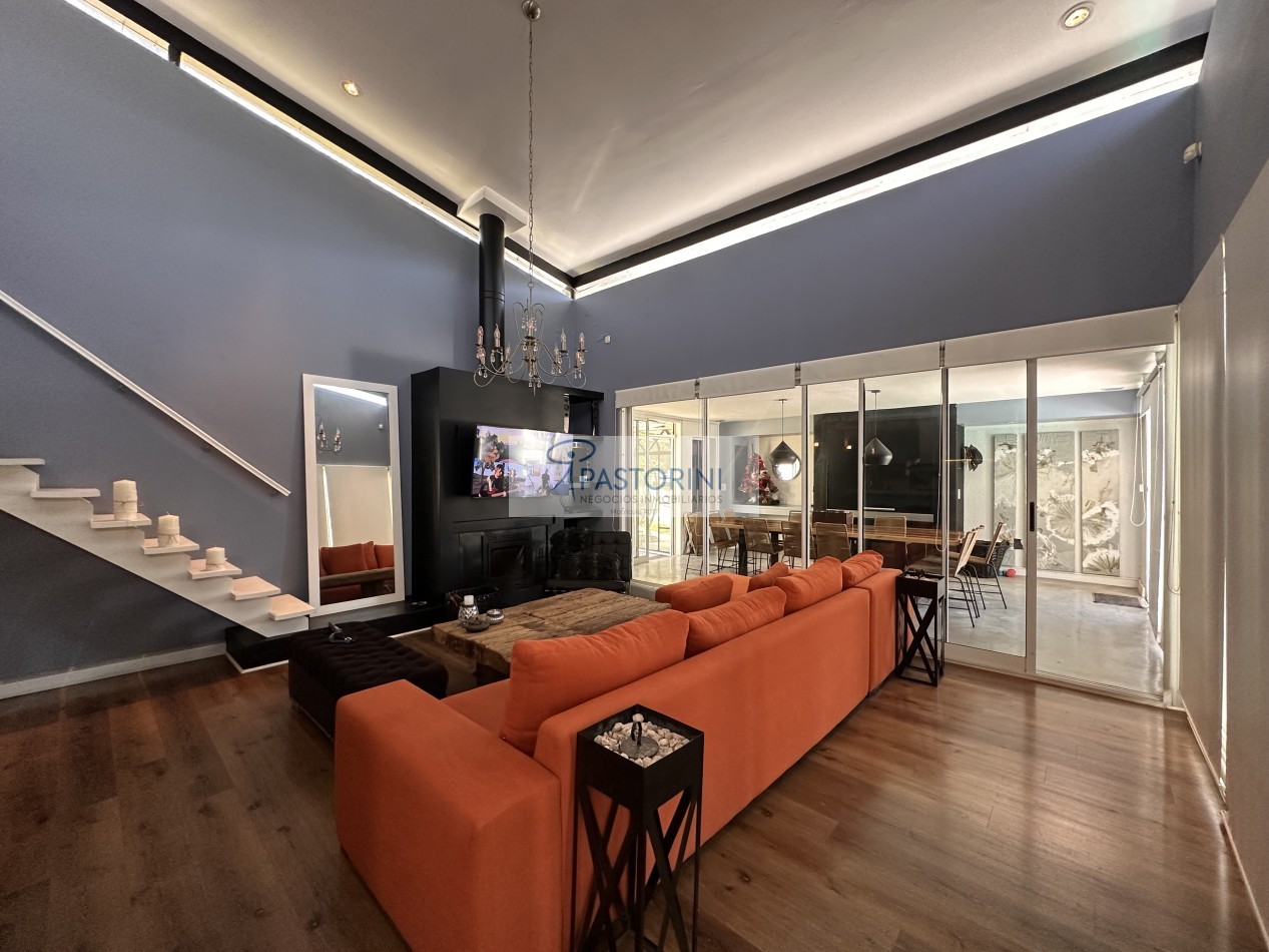 VENDEMOS ESPECTACULAR CASA EN SIERRAS DE LOS PADRES