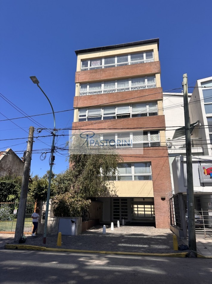 ALQUILAMOS  hermosa OFICINA zona GUEMES