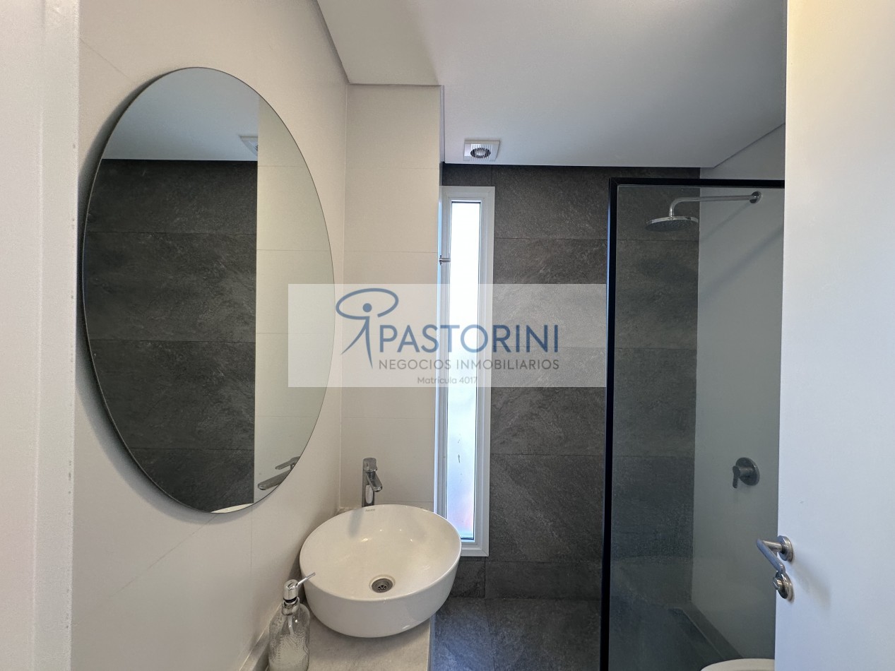 ALQUILAMOS MODERNO SEMIPISO de 2amb  con COCH en Plaza Mitre 