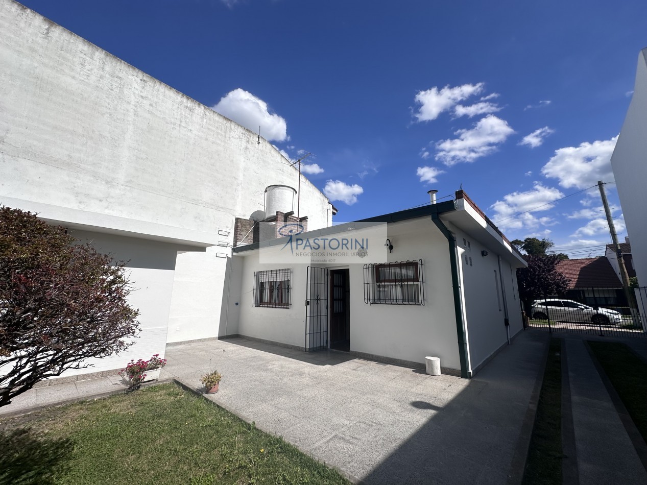 Impecable casa con parque en venta 