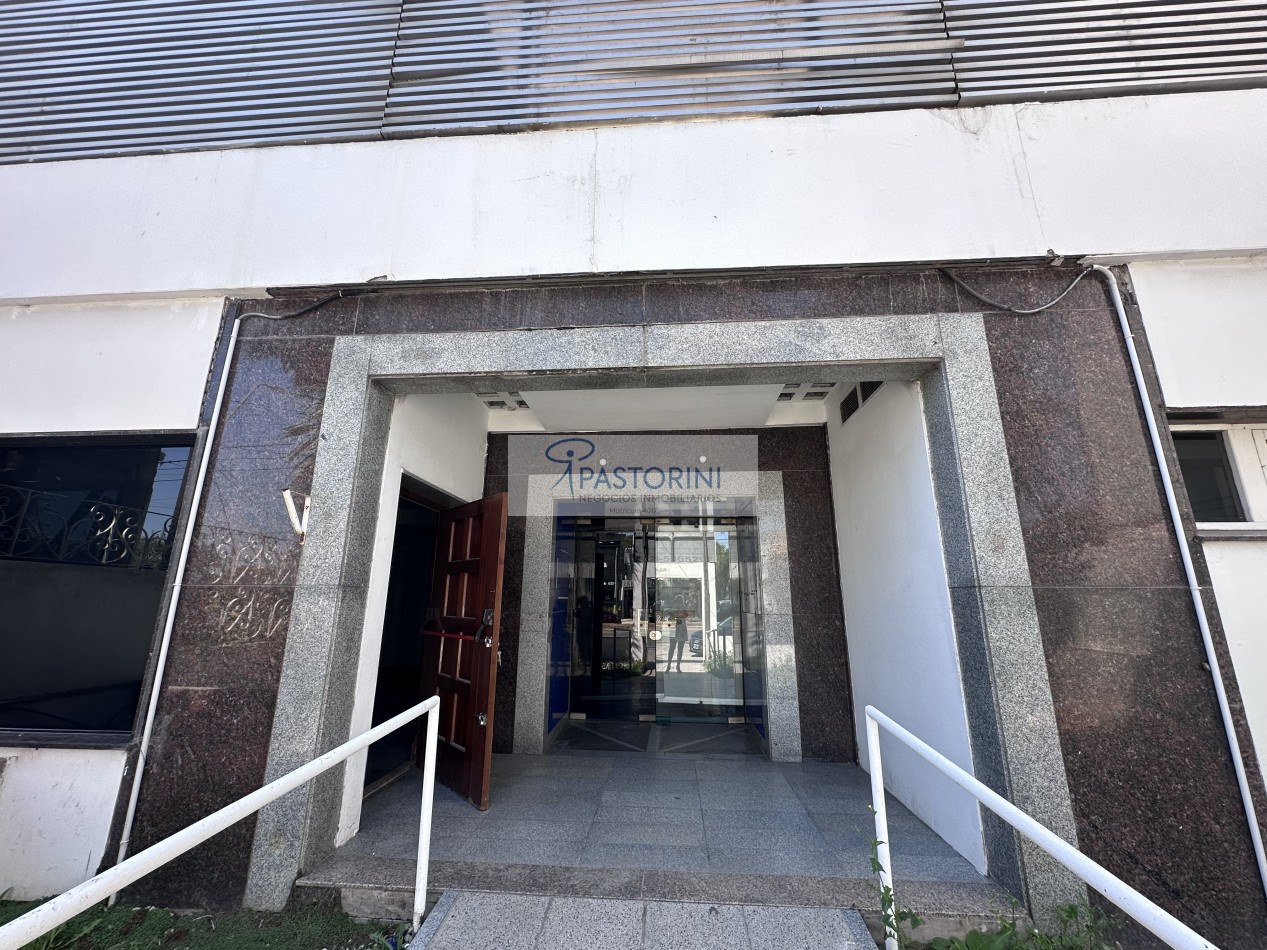 Importante local sobre Av. Constitucion 