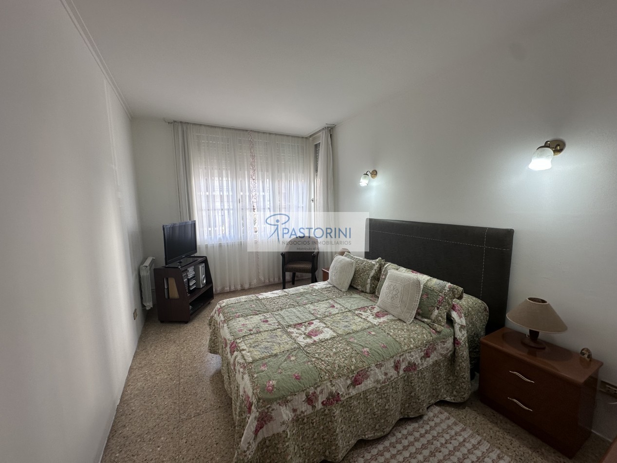 HERMOSA CASA EN BARRIO LA PERLA