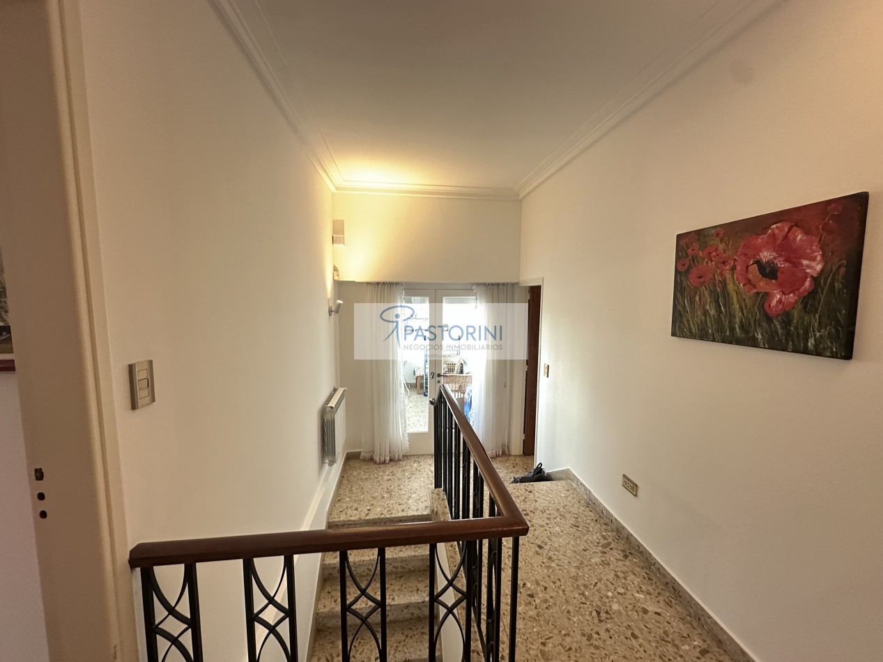 HERMOSA CASA EN BARRIO LA PERLA