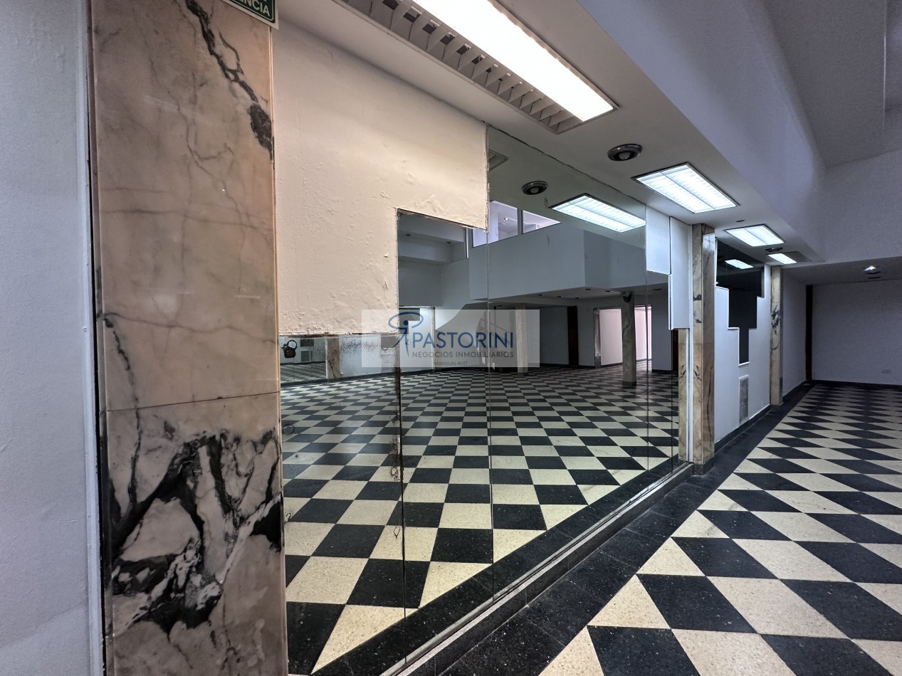 Importante local sobre Av. Constitucion 