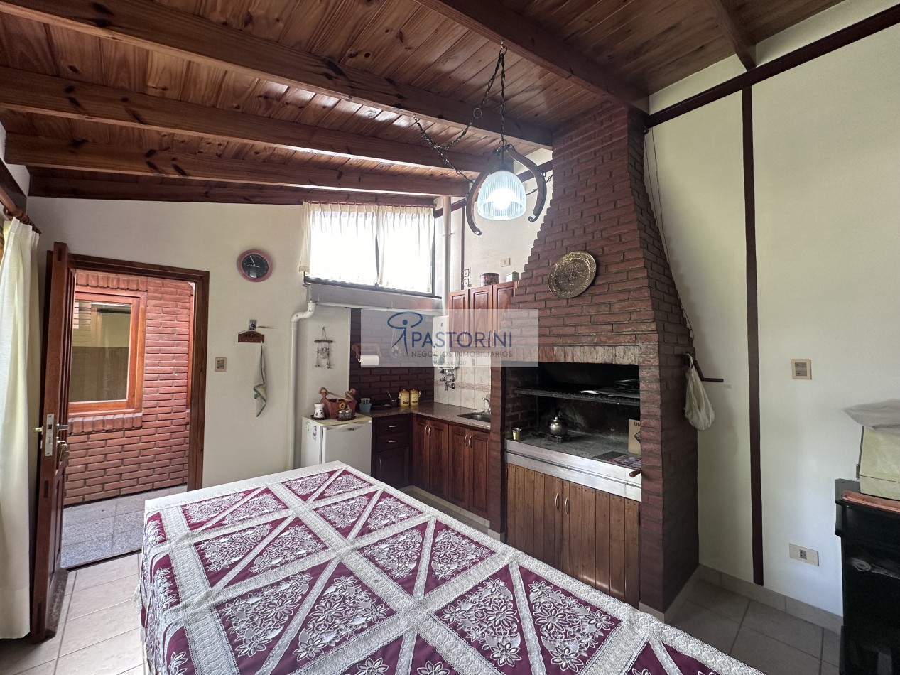 Impecable casa con parque en venta 