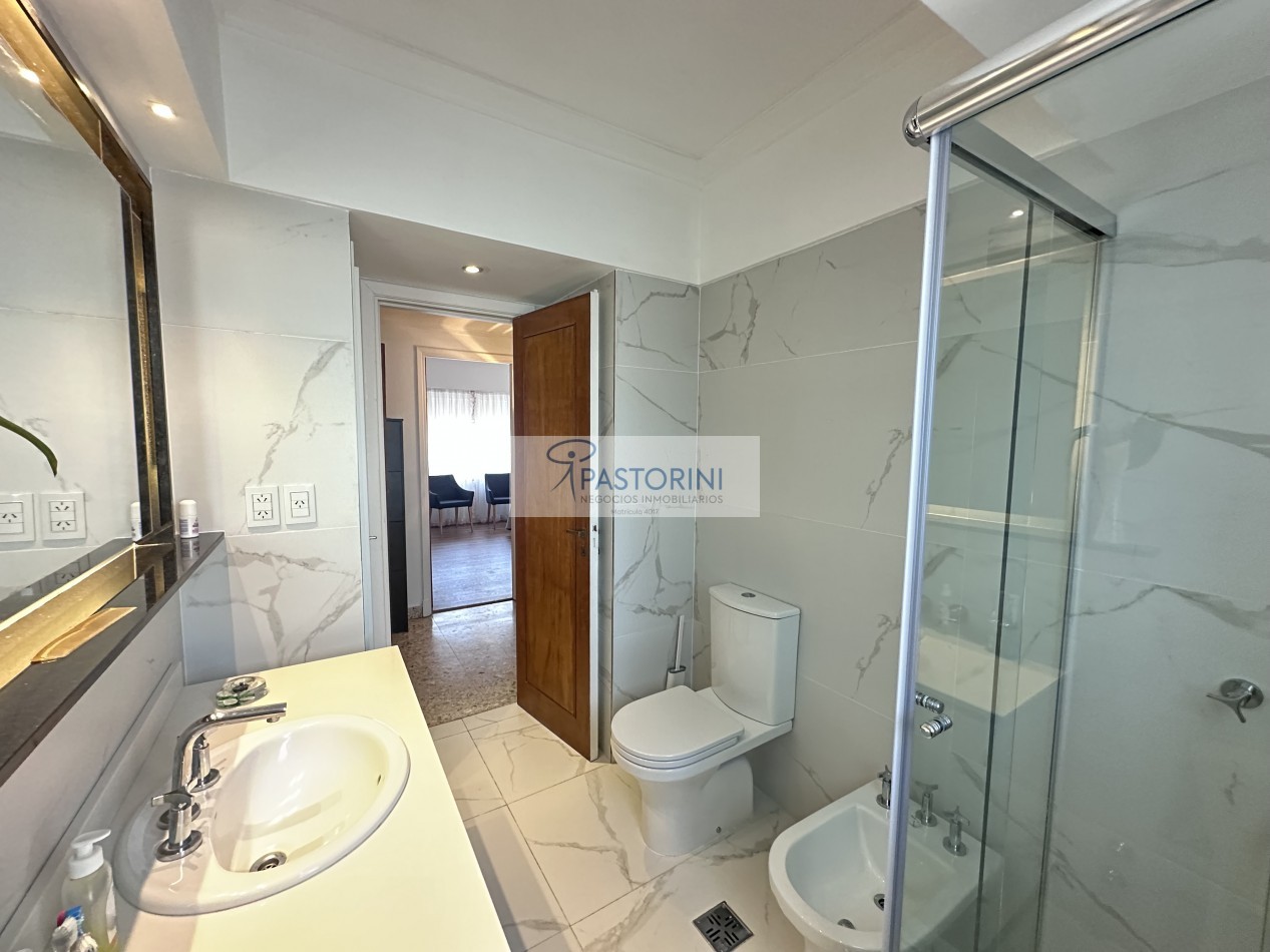 HERMOSA CASA EN BARRIO LA PERLA