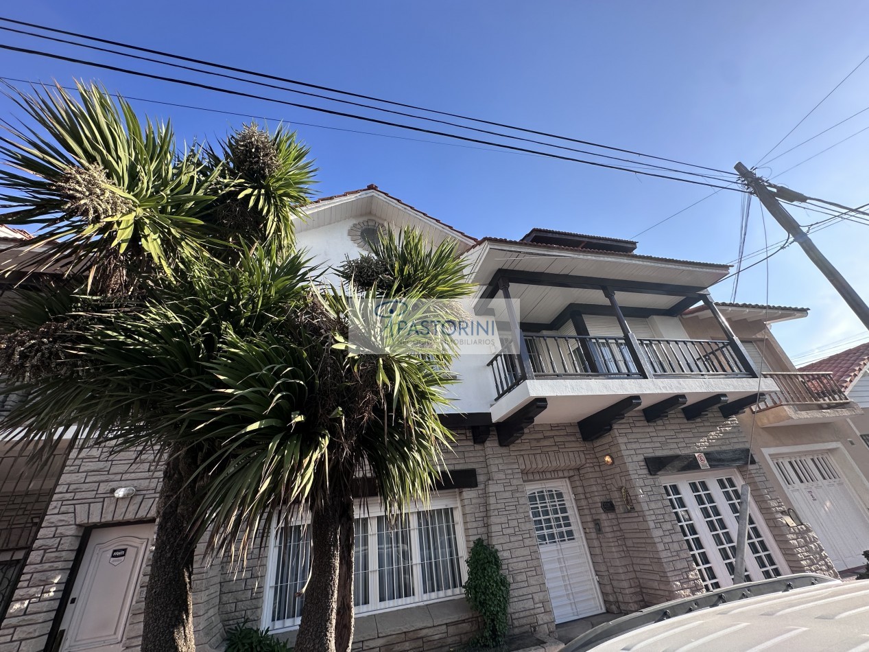 HERMOSA CASA EN BARRIO LA PERLA