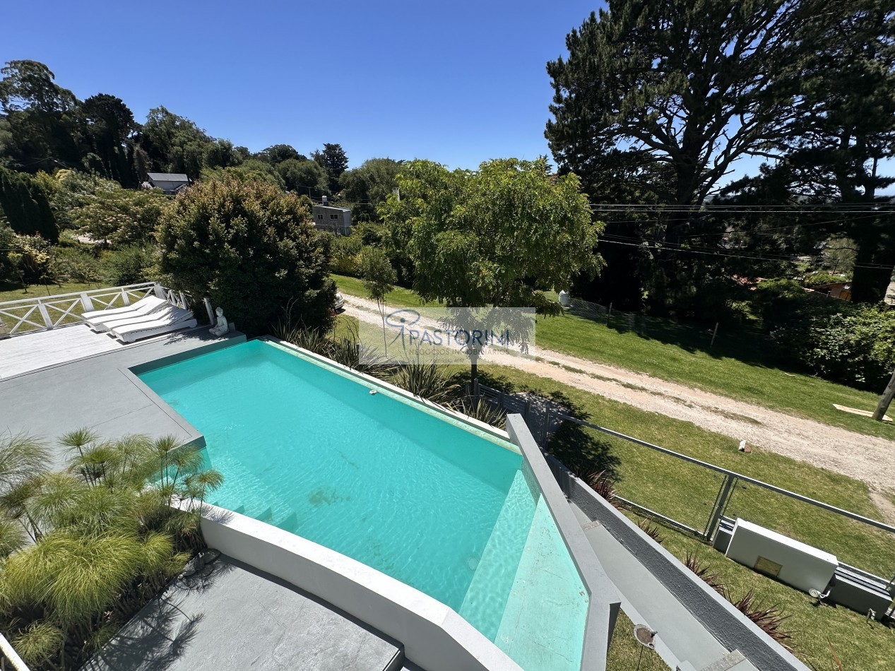 VENDEMOS ESPECTACULAR CASA EN SIERRAS DE LOS PADRES