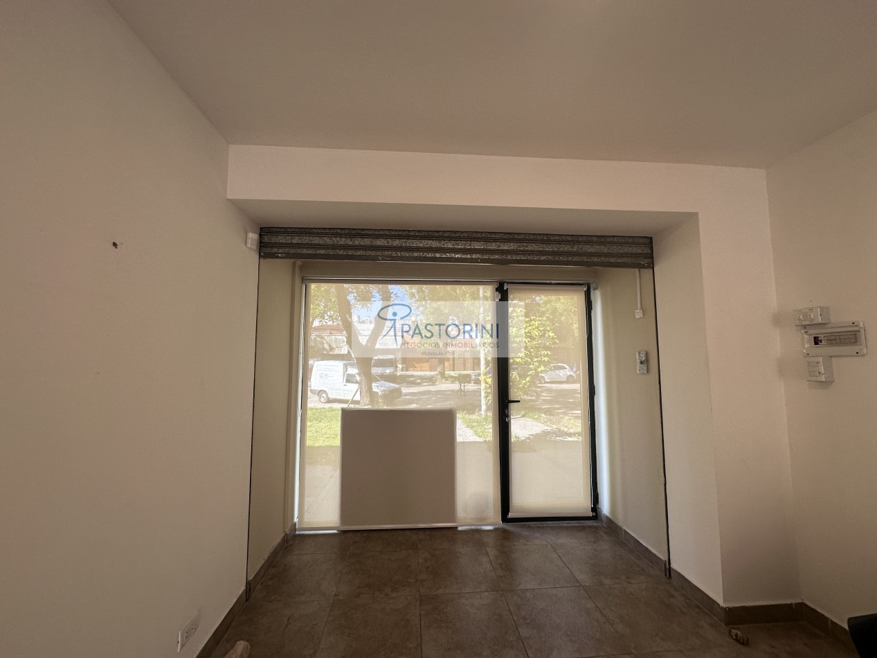 LOCAL impecable en VENTA sobre Av.Libertad
