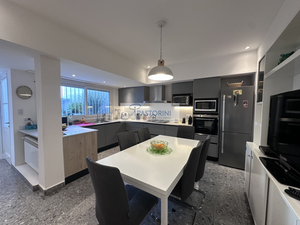 HERMOSA CASA EN BARRIO LA PERLA