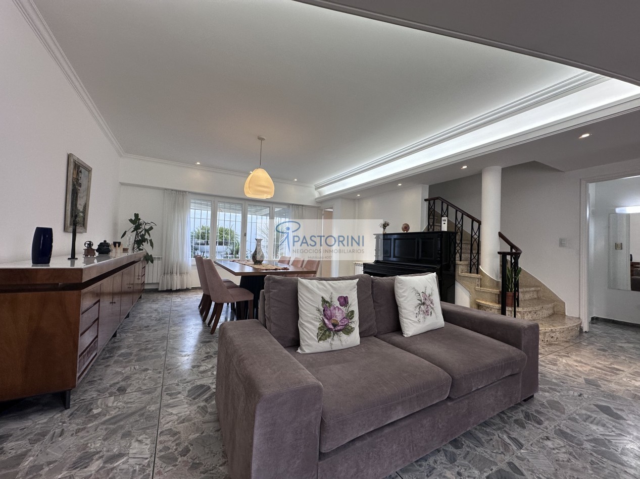 HERMOSA CASA EN BARRIO LA PERLA