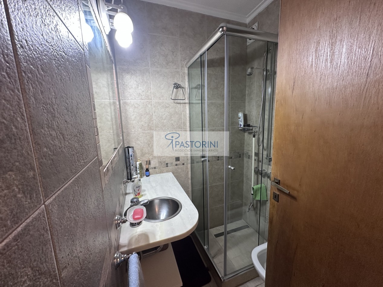 HERMOSA CASA EN BARRIO LA PERLA