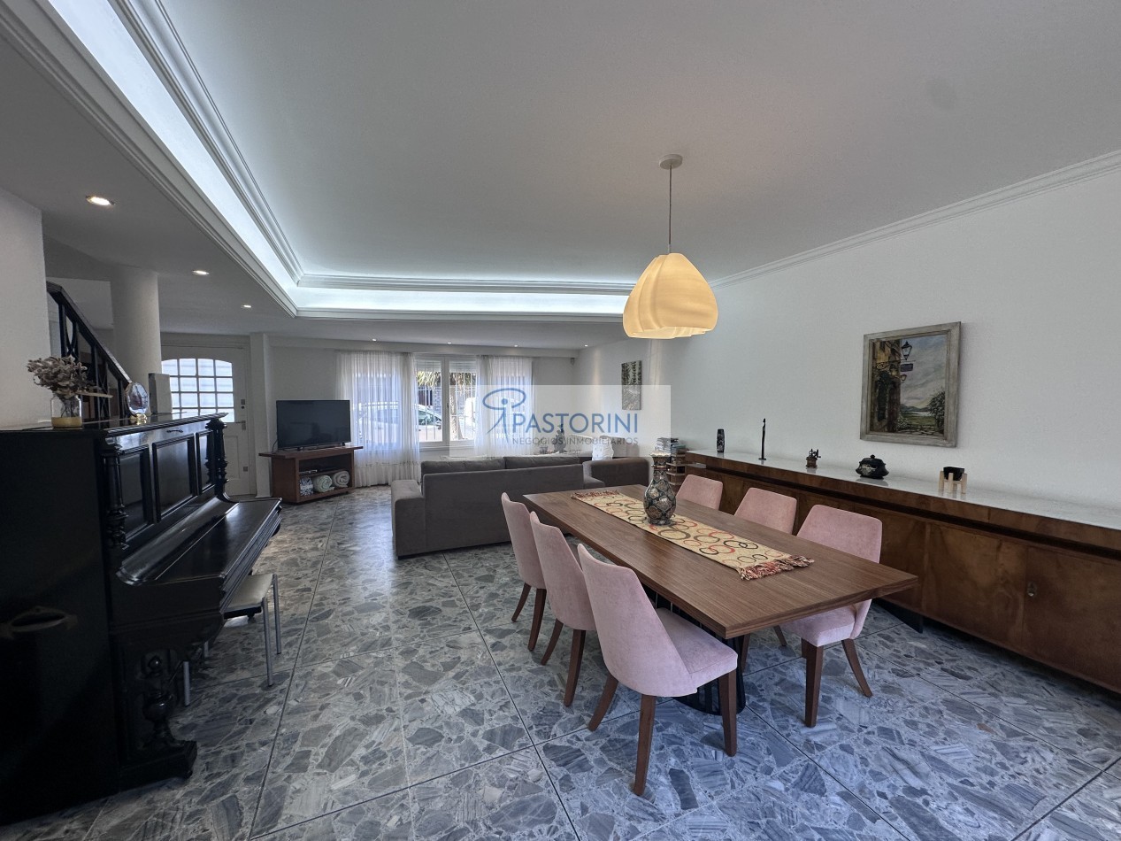 HERMOSA CASA EN BARRIO LA PERLA