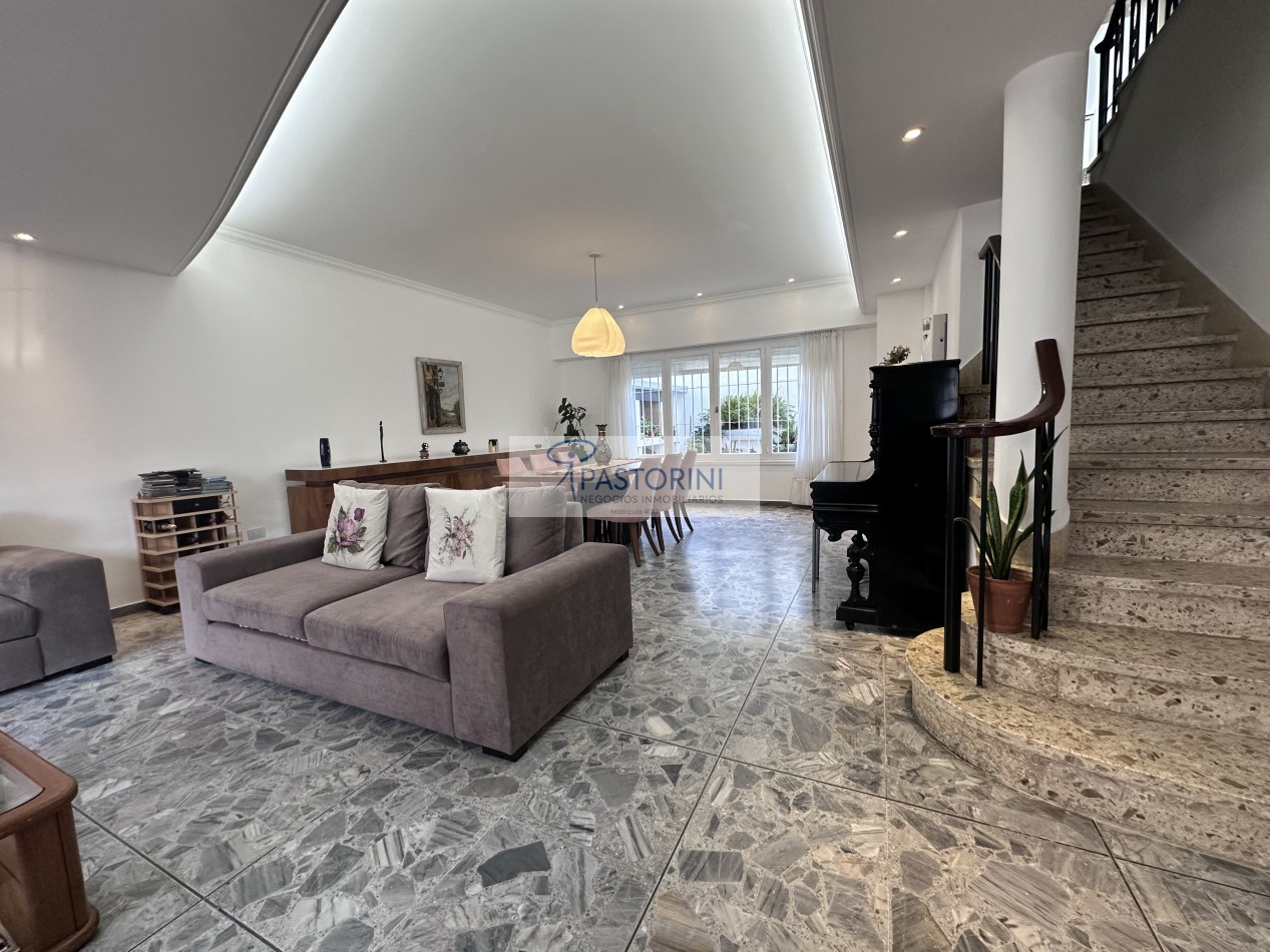 HERMOSA CASA EN BARRIO LA PERLA