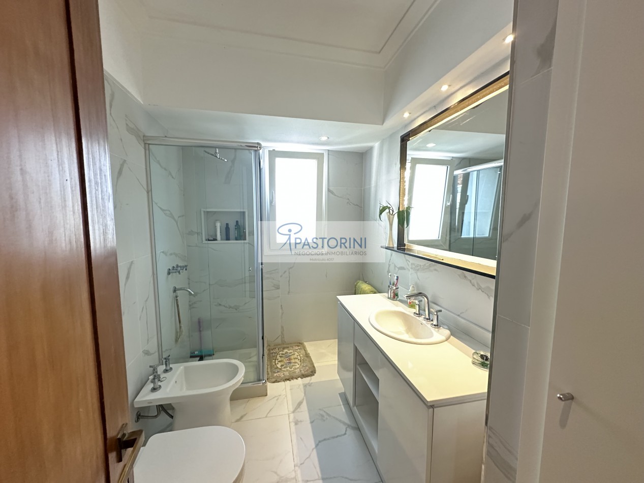 HERMOSA CASA EN BARRIO LA PERLA