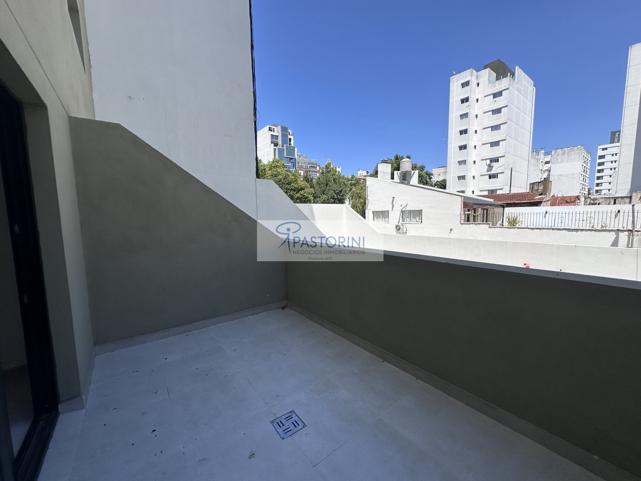 Vendemos Semipiso de 2 amb en Plaza Mitre con COCH y baulera