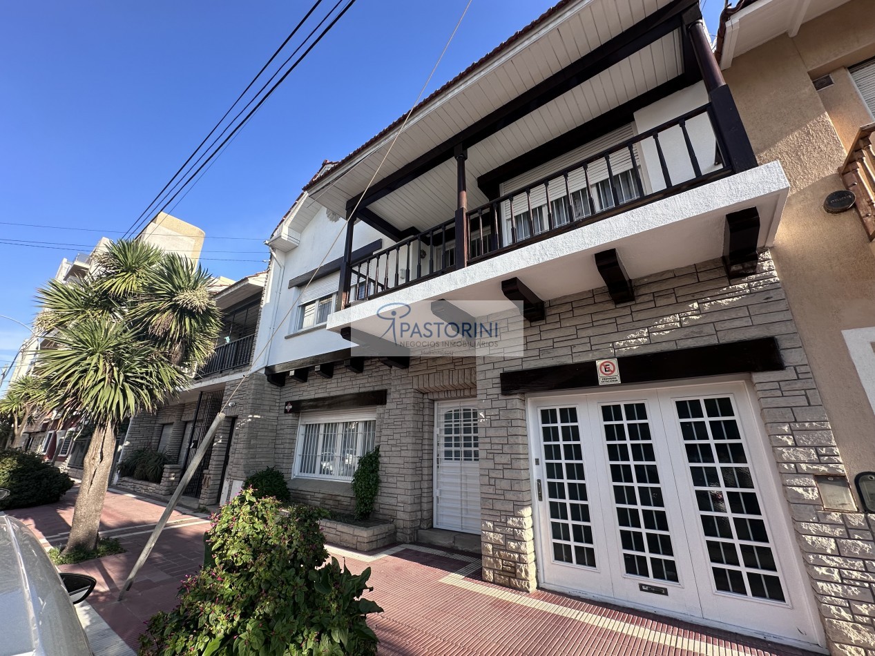 HERMOSA CASA EN BARRIO LA PERLA