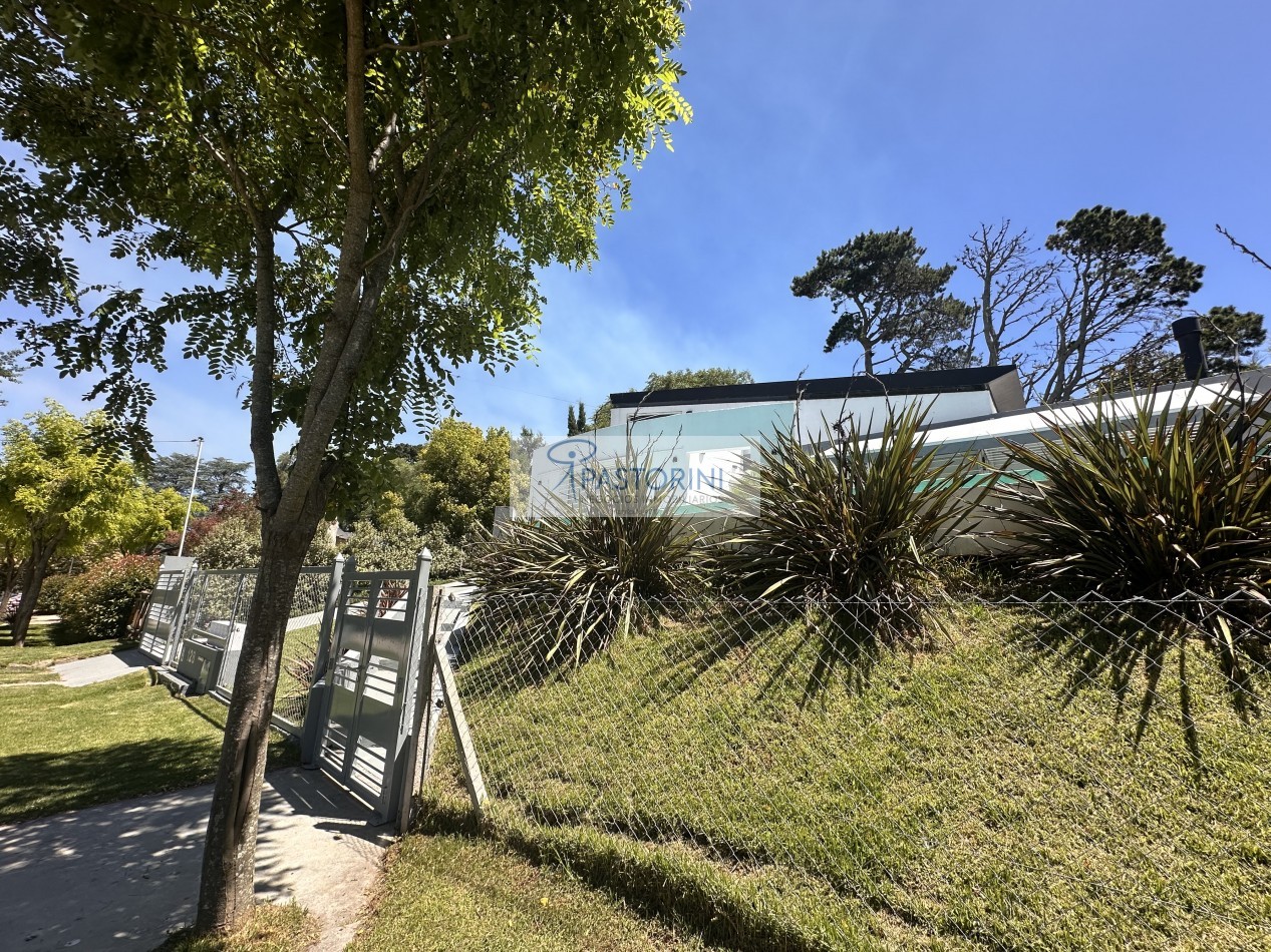 VENDEMOS ESPECTACULAR CASA EN SIERRAS DE LOS PADRES