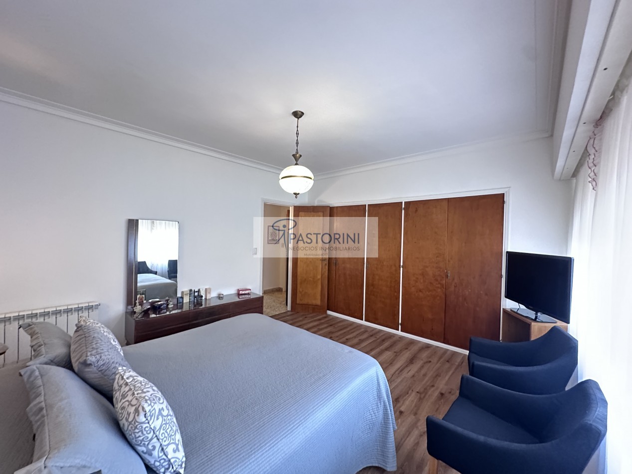 HERMOSA CASA EN BARRIO LA PERLA