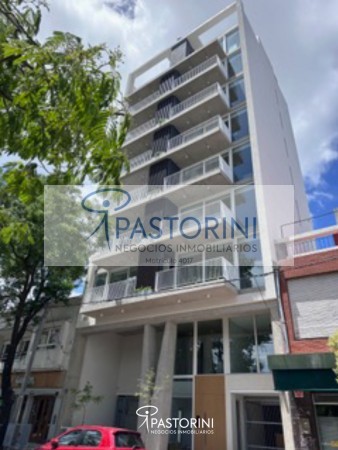 ALQUILER TEMPORAL SEMIPISO a de 2amb en Plaza Mitre con Cochera 