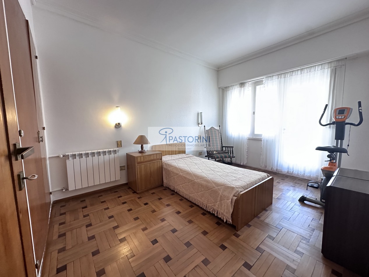 HERMOSA CASA EN BARRIO LA PERLA