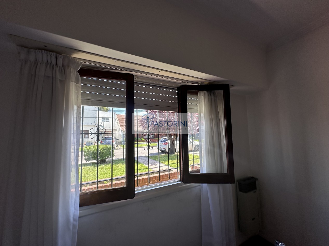 Impecable casa con parque en venta 