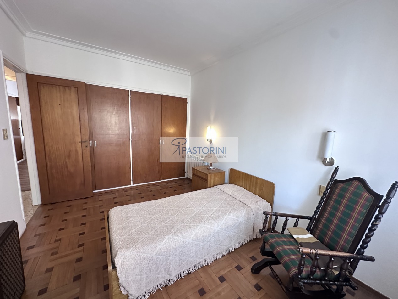 HERMOSA CASA EN BARRIO LA PERLA