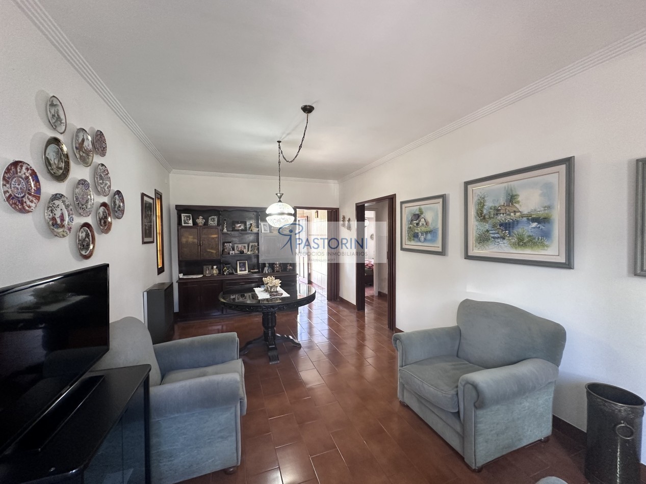 Impecable casa con parque en venta 