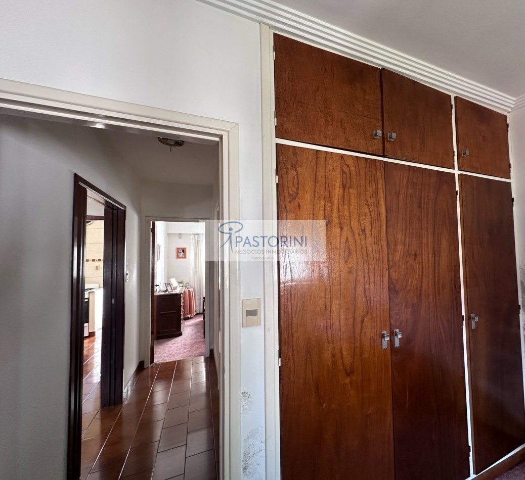 Impecable casa con parque en venta 