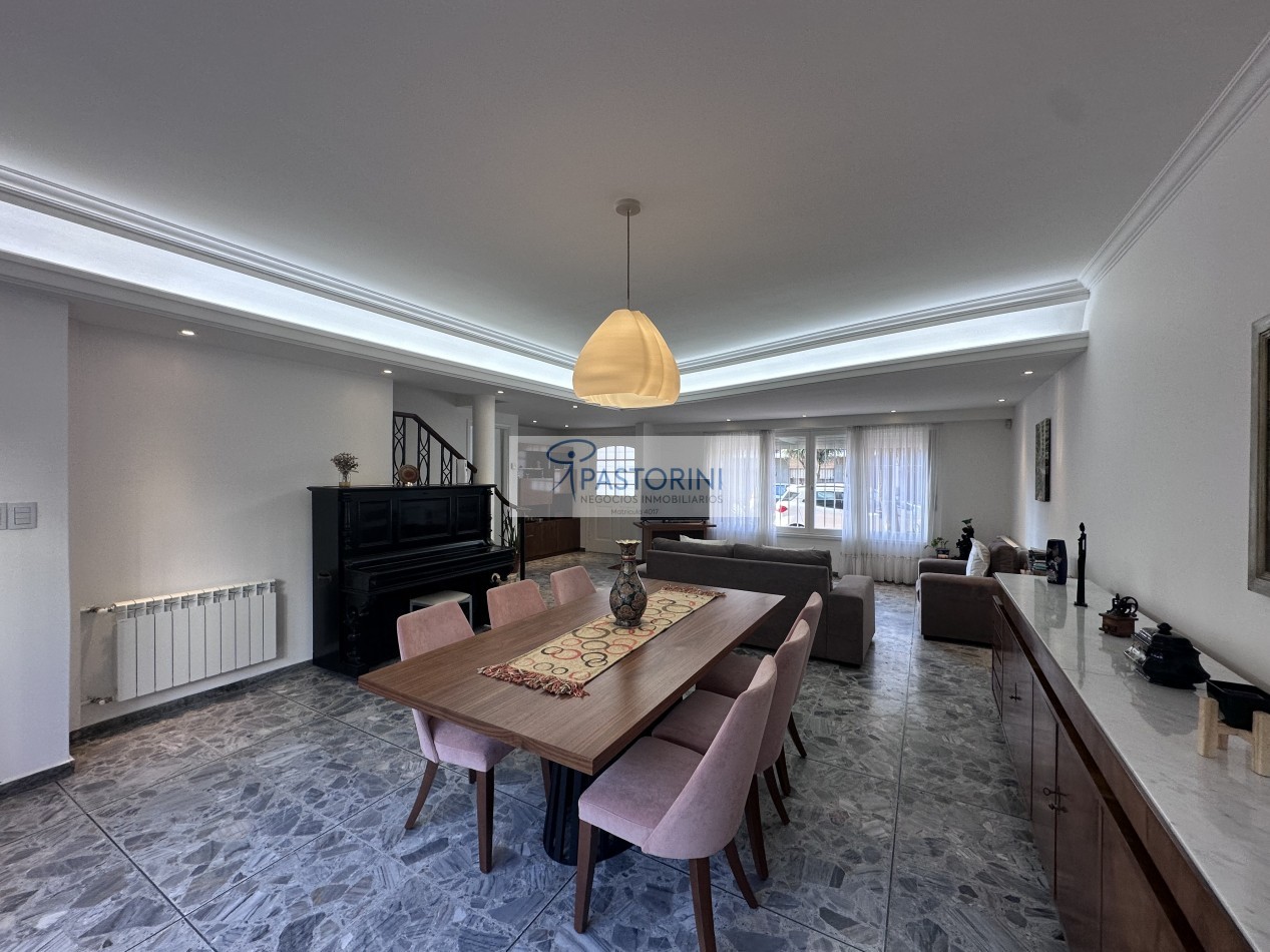 HERMOSA CASA EN BARRIO LA PERLA