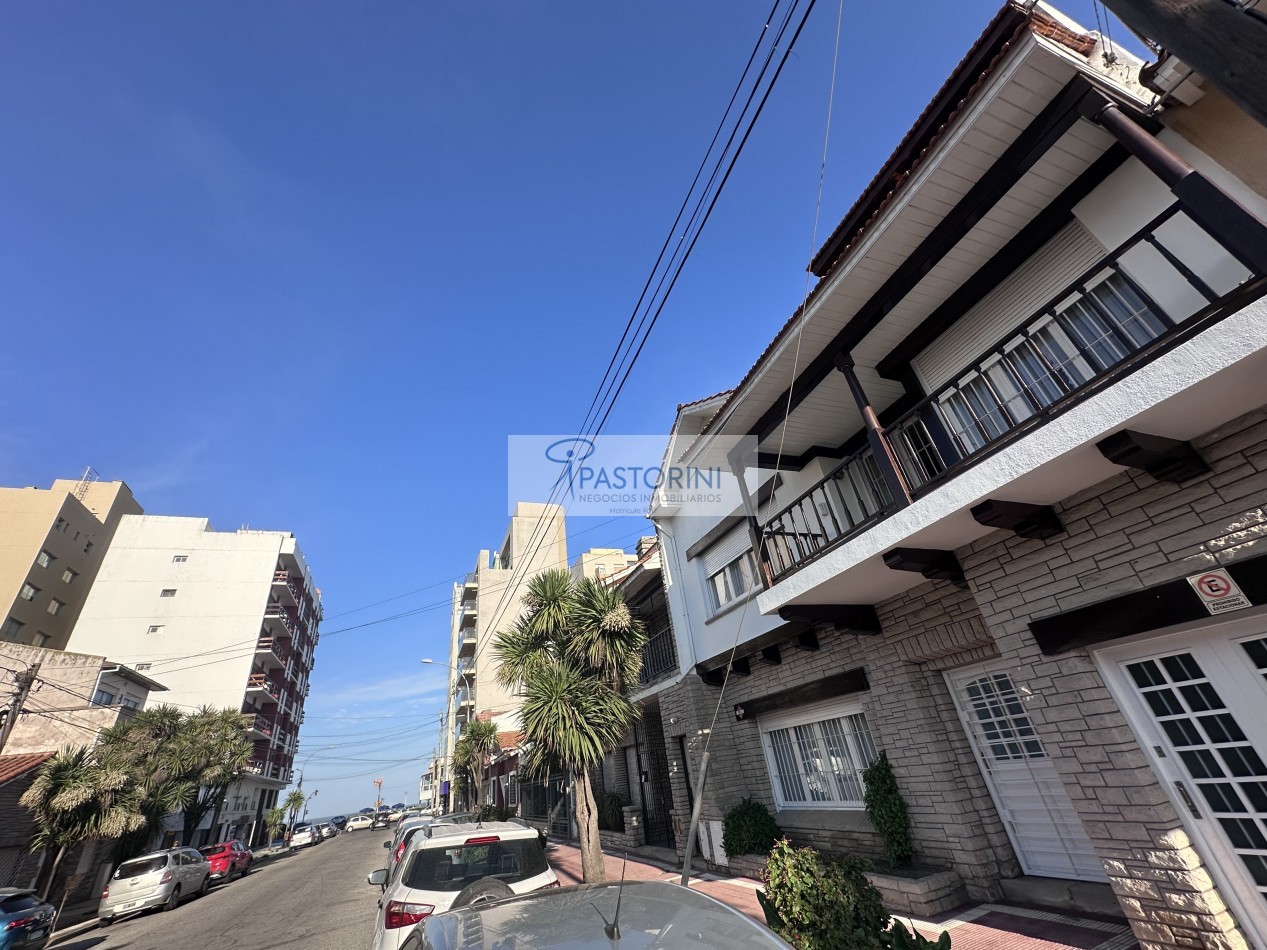 HERMOSA CASA EN BARRIO LA PERLA