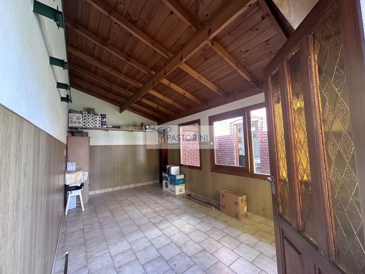 Impecable casa con parque en venta 