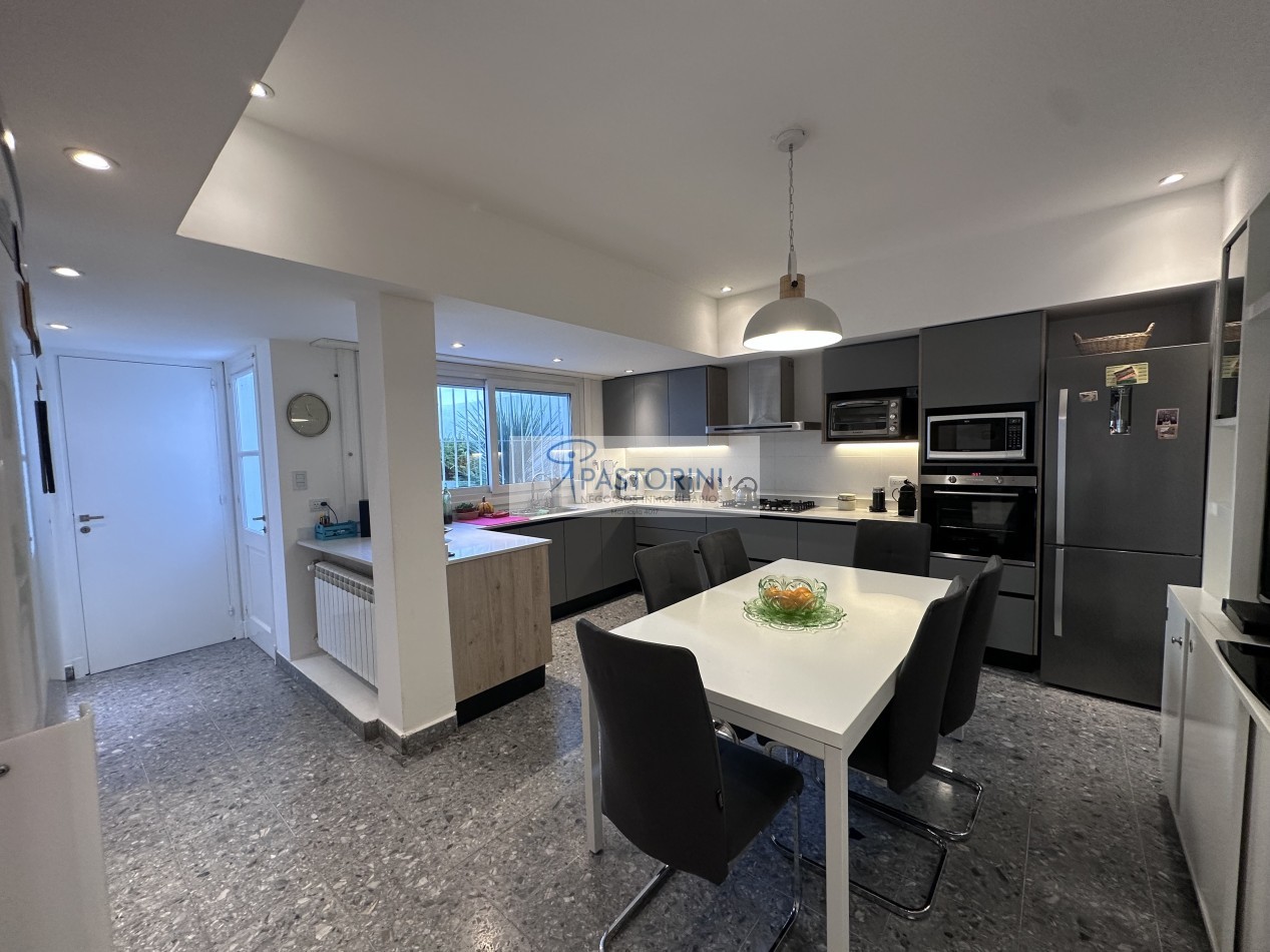 HERMOSA CASA EN BARRIO LA PERLA