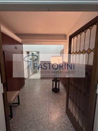 AMPLIO DPTO 3 AMB EN VENTA  + DEPENDENCIA en el CENTRO 