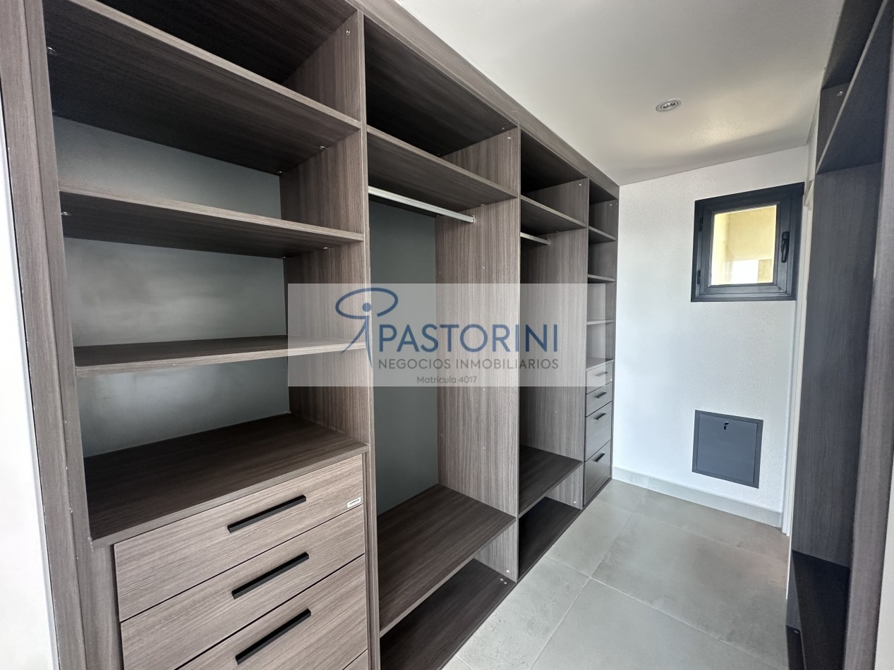 Moderno Departamento en Duplex en Plaza Mitre con COCH y baulera