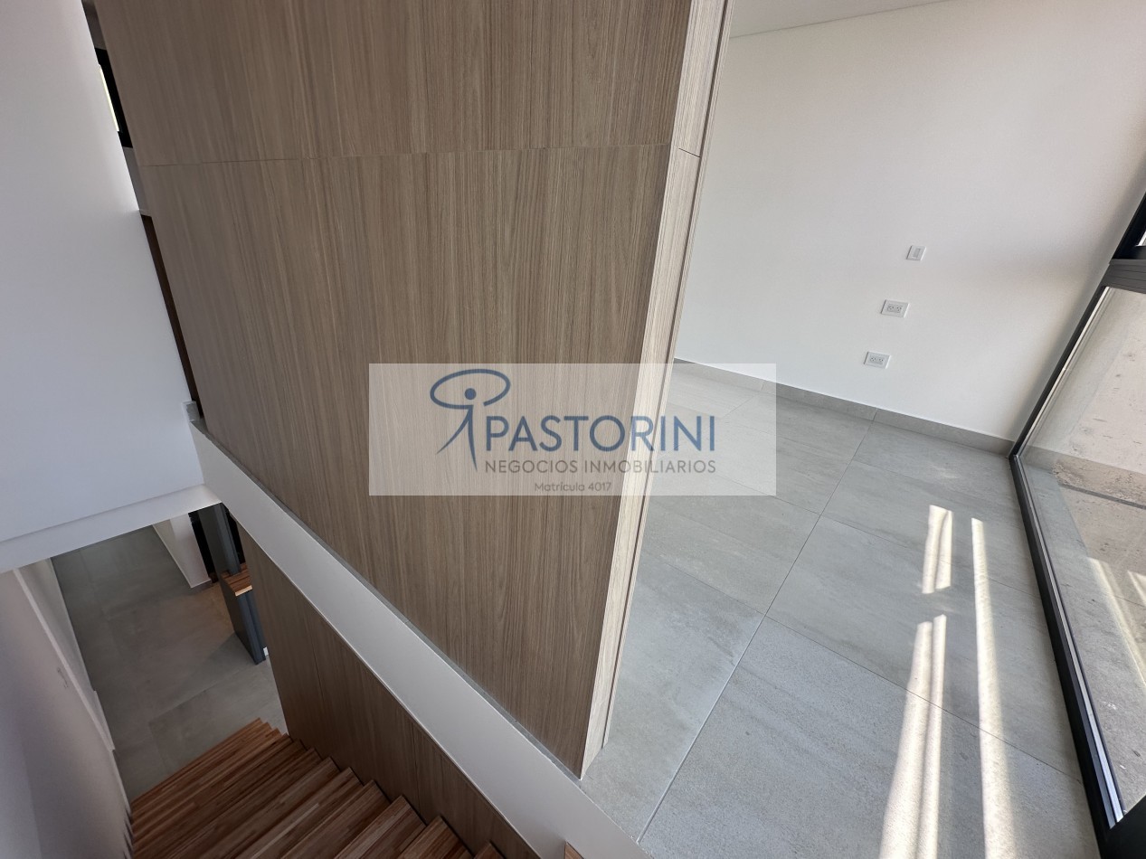 Moderno Departamento en Duplex en Plaza Mitre con COCH y baulera