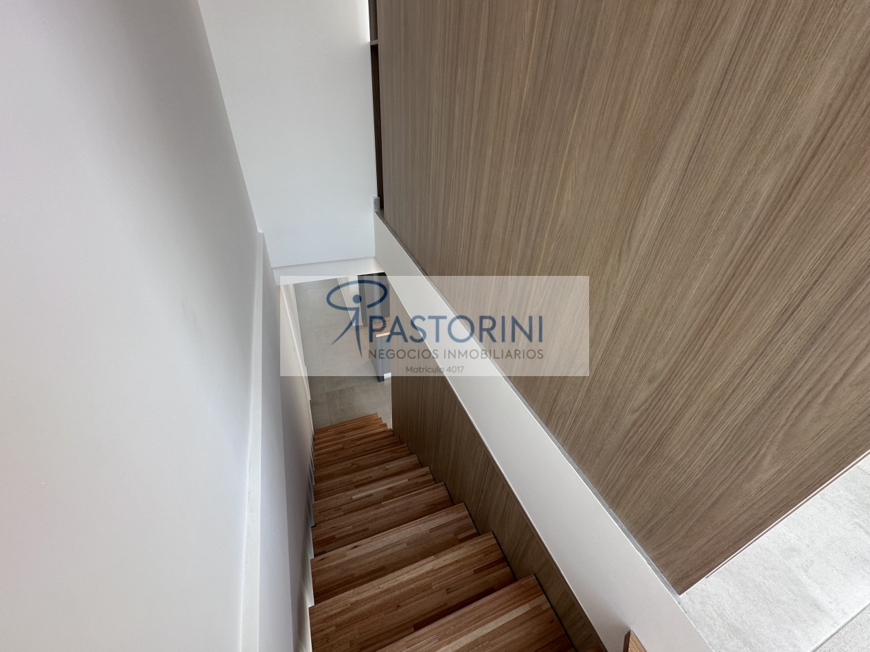Moderno Departamento en Duplex en Plaza Mitre con COCH y baulera