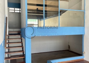 Amplio LOCAL COMERCIAL en zona comercial