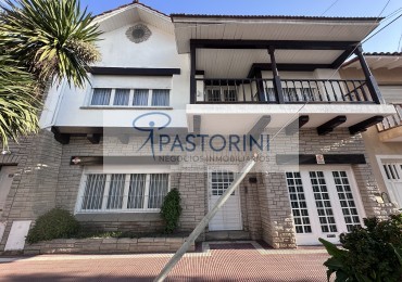 HERMOSA CASA EN BARRIO LA PERLA